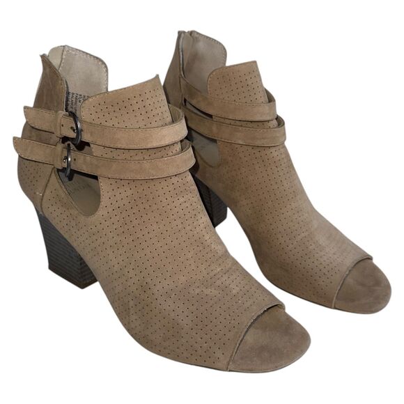 White Mountain Beige Peep Toe Booties Women’s 9.5 Cutout Block Heel Sandal Boot - Picture 6 of 16